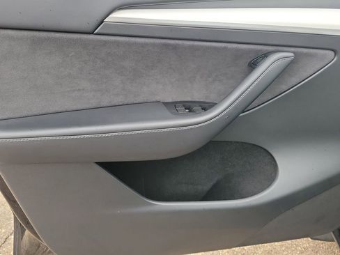 Used 2023 Tesla Model Y Long Range image 9