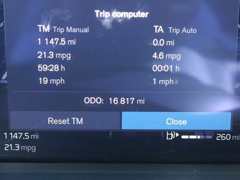 Used 2025 Volvo XC60 B5 Plus image 27