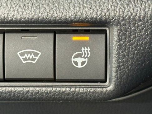 New 2025 Toyota Prius Plug-In Hybrid FWD image 18