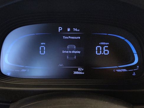 Used 2023 Hyundai Venue SE FWD image 23