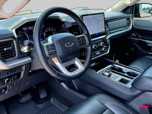 Used 2023 Ford Expedition XLT RWD image 18