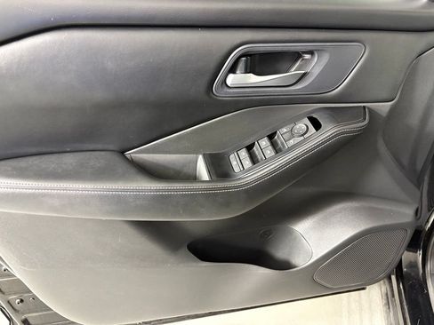 Used 2024 Nissan Rogue SV FWD image 13