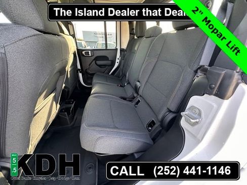 New 2025 Jeep Gladiator Sport image 11