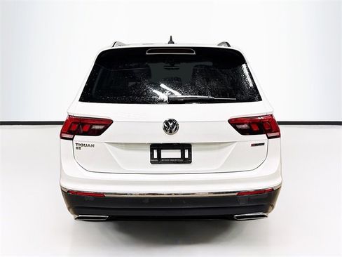 Used 2021 Volkswagen Tiguan SE w/ Panoramic Sunroof Package image 6