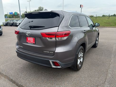Used 2019 Toyota Highlander Limited Platinum AWD/4WD image 5