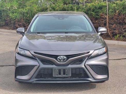 Used 2023 Toyota Camry SE FWD image 2