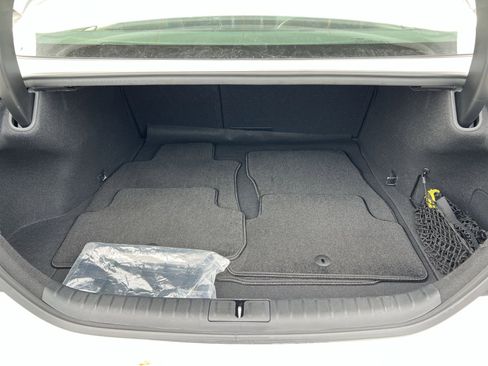 Used 2025 Genesis G70 2.5T image 25