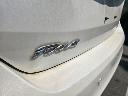 Used 2015 Ford Focus Titanium FWD image 11