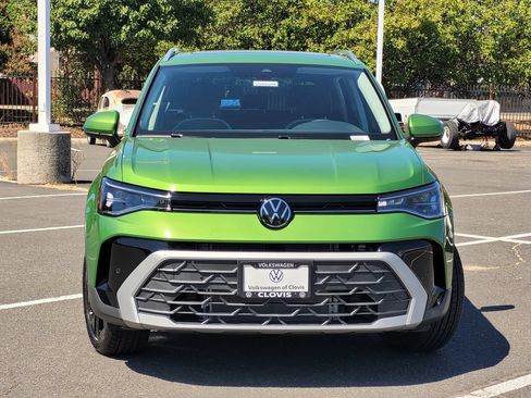New 2026 Volkswagen Taos SE FWD image 2