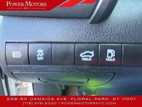 Used 2019 Toyota Camry L image 21