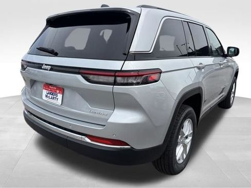 New 2026 Jeep Grand Cherokee Laredo w/ Trailer Tow Package AWD/4WD image 5