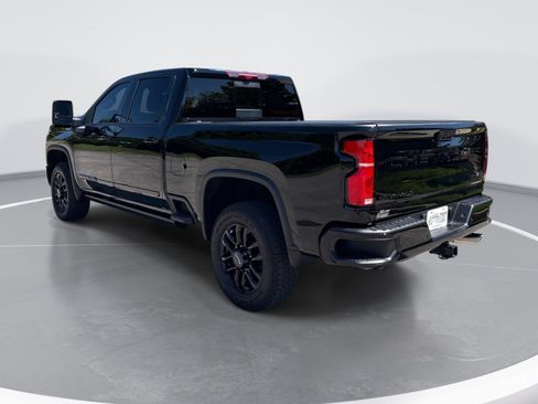 Used 2025 Chevrolet Silverado 2500 High Country w/ Midnight Edition AWD/4WD image 6