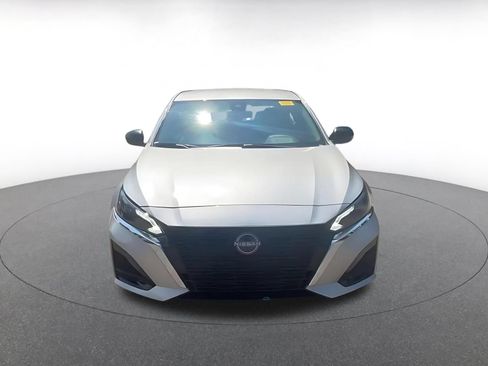 Used 2025 Nissan Altima 2.5 SV FWD image 4