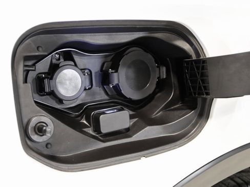 Used 2024 Mitsubishi Outlander 4WD Plug-In Hybrid image 10