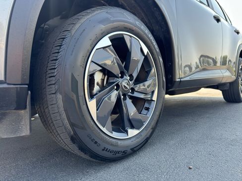Used 2025 Nissan Rogue SV AWD/4WD image 18