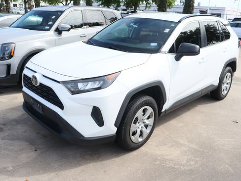 Used 2021 Toyota RAV4 LE image 6