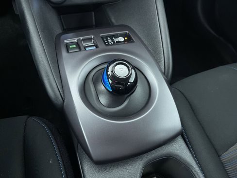 Certified 2025 Nissan Leaf S image 20