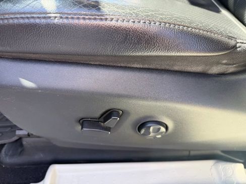 Used 2021 Chrysler Pacifica Touring-L w/ Premium & Safety Sphere Group FWD image 14