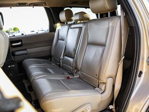 Used 2010 Toyota Sequoia Limited image 28