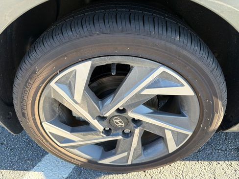 Used 2025 Hyundai Elantra SEL w/ Cargo Package FWD image 17