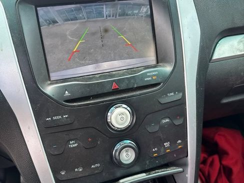 Used 2015 Ford Explorer XLT w/ Equipment Group 202A FWD image 13