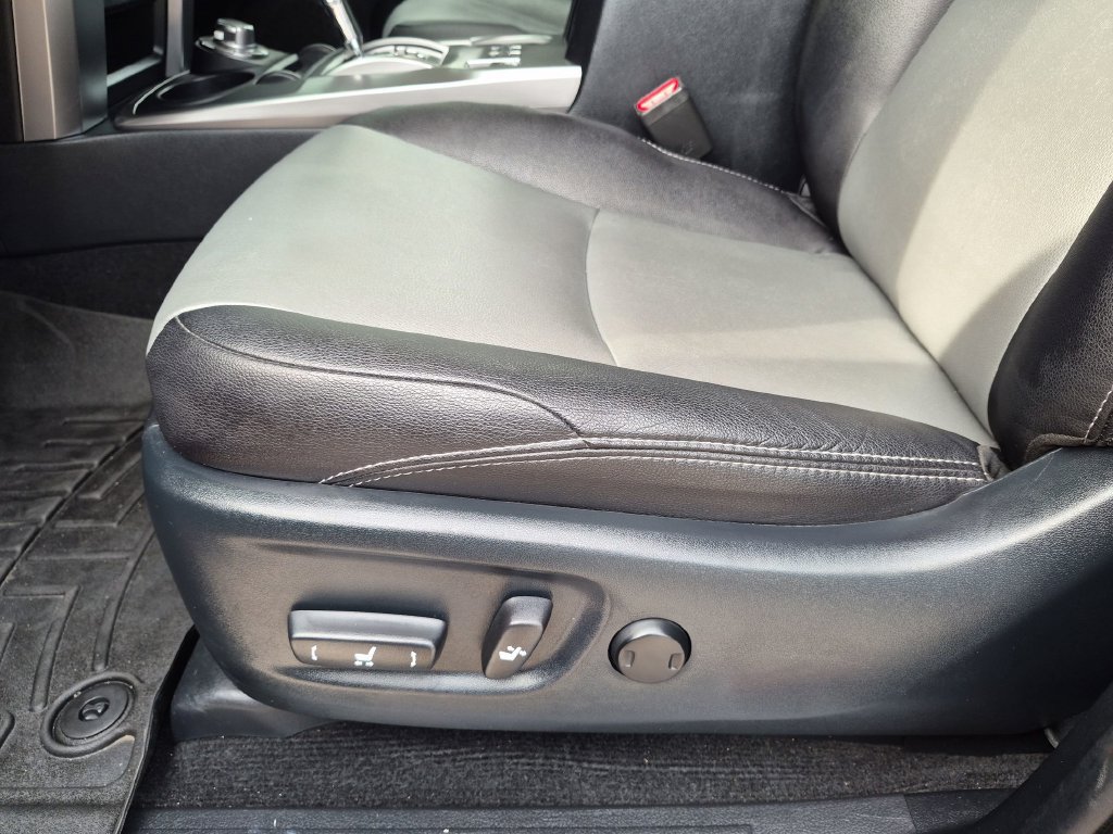 Used 2018 Toyota 4Runner SR5 Premium AWD/4WD image 17