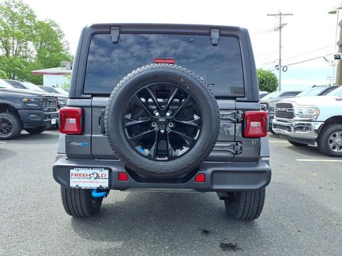 Used 2023 Jeep Wrangler Unlimited Sahara w/ Cold Weather Group AWD/4WD image 21