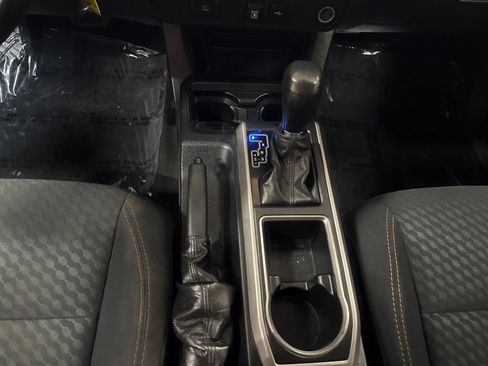 Used 2020 Toyota Tacoma SR5 AWD/4WD image 18