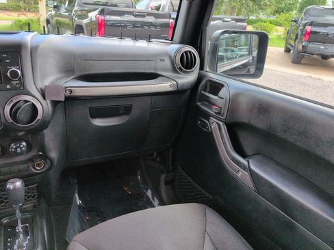 Used 2018 Jeep Wrangler Unlimited Sport S AWD/4WD image 16