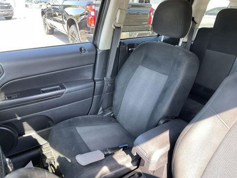 Used 2014 Jeep Patriot Latitude AWD/4WD image 22