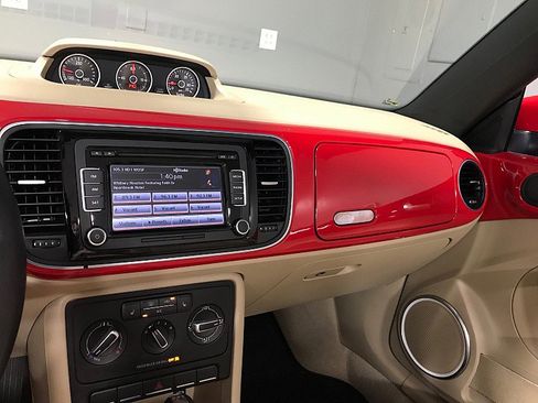 Used 2014 Volkswagen Beetle TDI image 30