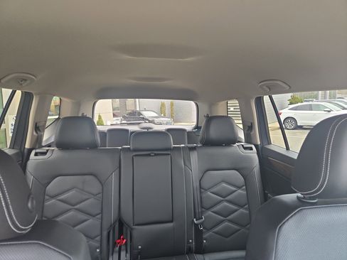 Certified 2025 Volkswagen Atlas SE image 9