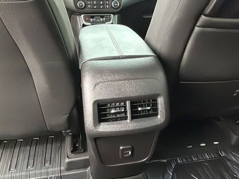 Used 2024 GMC Terrain SLE image 20