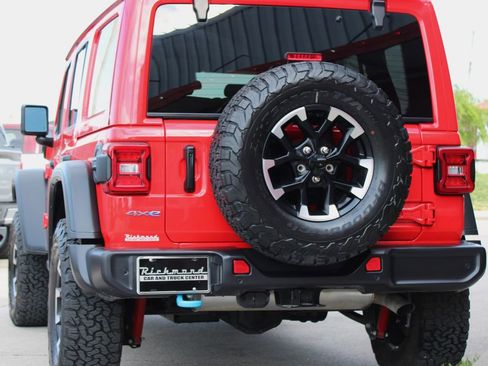 Used 2025 Jeep Wrangler Unlimited Rubicon 4xe w/ Safety Group AWD/4WD image 12