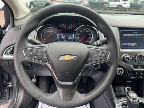 Used 2018 Chevrolet Cruze LT w/ Sun And Sound Package FWD image 20