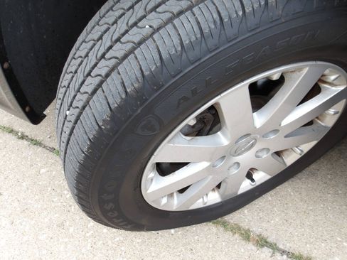 Used 2013 Chrysler Town & Country Touring FWD image 39