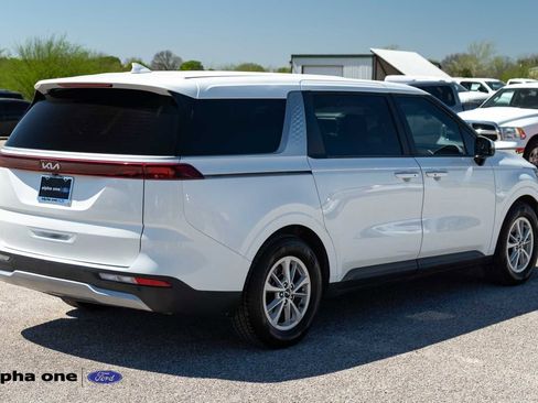 Used 2024 Kia Carnival LX image 6