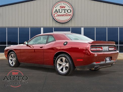 Used 2020 Dodge Challenger SXT image 5