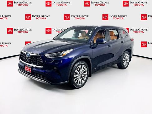Used 2023 Toyota Highlander Platinum AWD/4WD image 1
