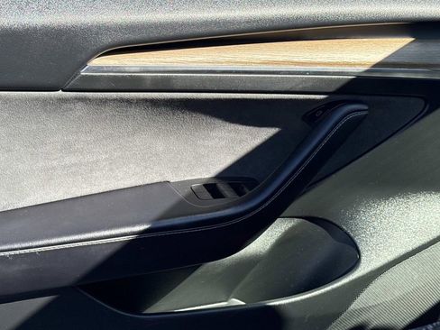 Used 2023 Tesla Model 3 Standard Range image 18