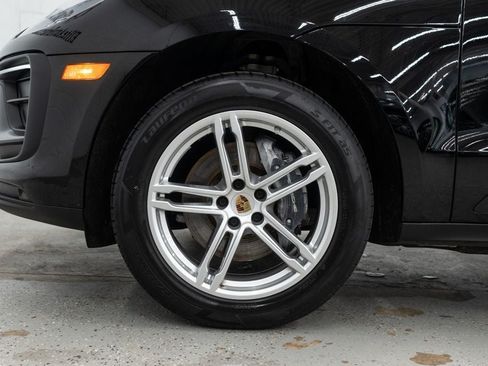 Used 2024 Porsche Macan AWD/4WD image 33