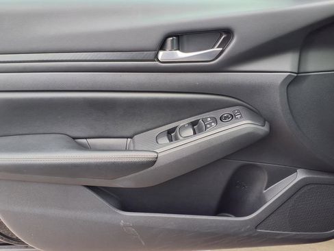 Used 2025 Nissan Altima 2.5 SV FWD image 20