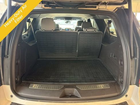 Used 2023 Chevrolet Suburban Z71 w/ Luxury Package AWD/4WD image 15