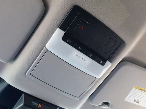 Certified 2025 Nissan Rogue SV FWD image 15