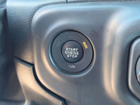 Used 2018 Jeep Wrangler Unlimited Sahara AWD/4WD image 37