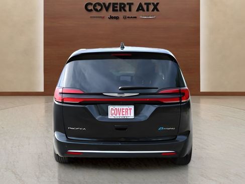Used 2024 Chrysler Pacifica Limited FWD image 4