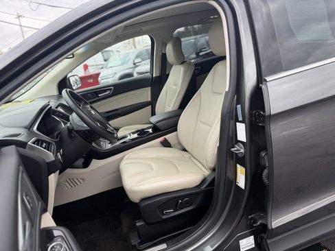 Used 2017 Ford Edge Titanium w/ Technology Package image 12