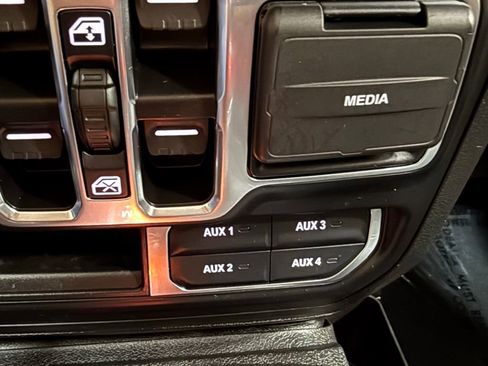 Used 2023 Jeep Wrangler Unlimited Sahara AWD/4WD image 23