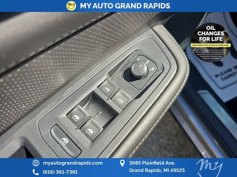 Used 2025 Volkswagen Atlas SE AWD/4WD image 11