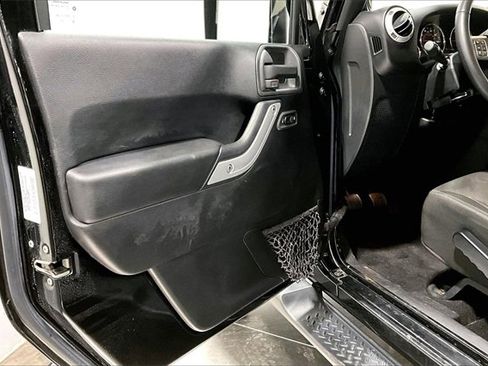 Used 2014 Jeep Wrangler Unlimited Sahara w/ Connectivity Group image 17